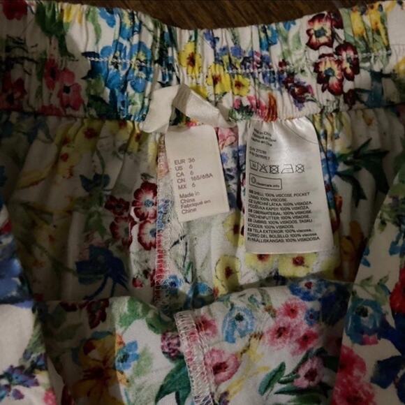 High Waist Floral Shorts - Picture 4 of 4